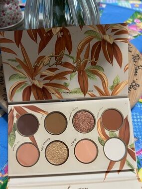 New Kara Beauty With You Eyeshadow Palette - Warm Brown & Gold Shades
